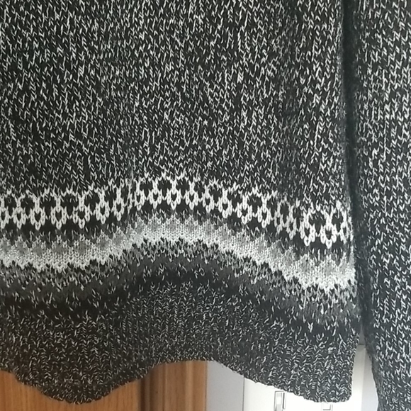 Beautiful winter sweater - Picture 3 of 4